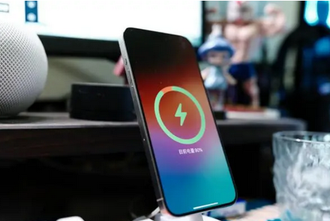 临海苹果15换屏服务分享用什么充电器给iPhone15充电更好 